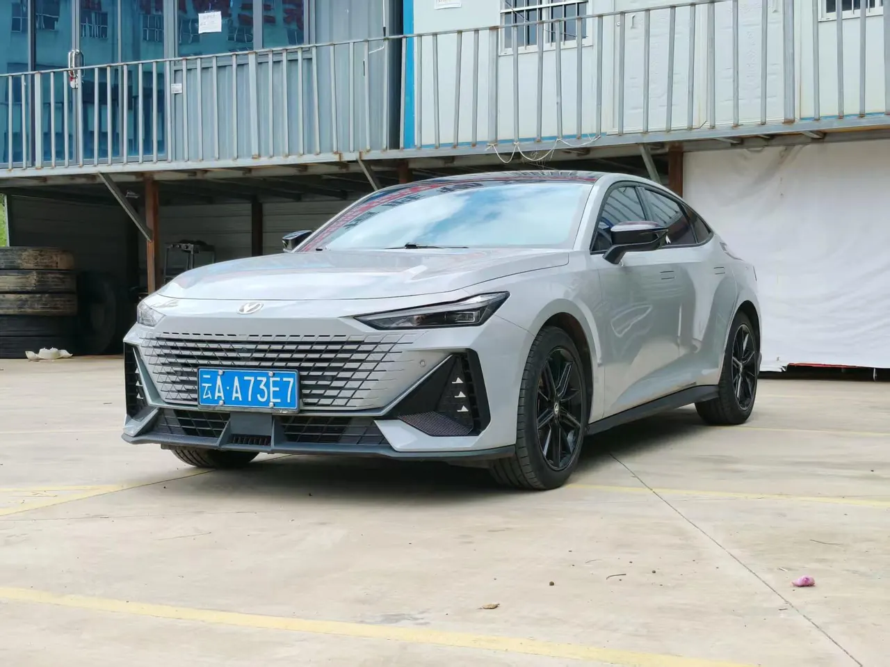 ChangAn 2022 UNI-V 1.5T honorable automatic gear - View 1