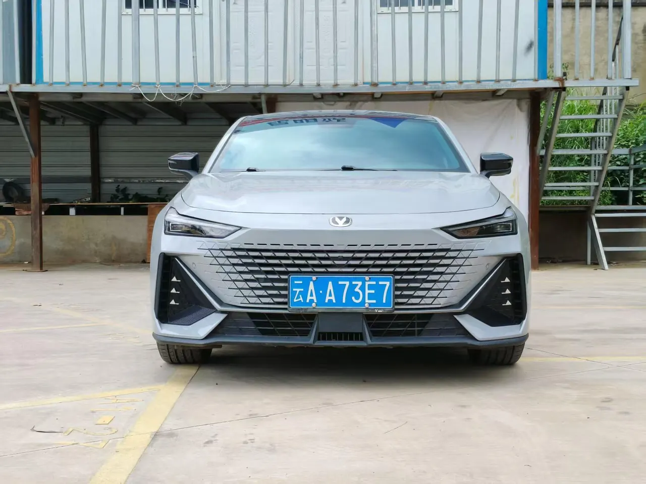 ChangAn 2022 UNI-V 1.5T honorable automatic gear 2