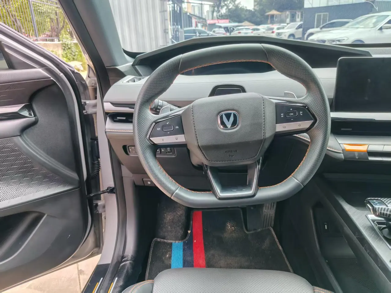 ChangAn 2022 UNI-V 1.5T honorable automatic gear 9