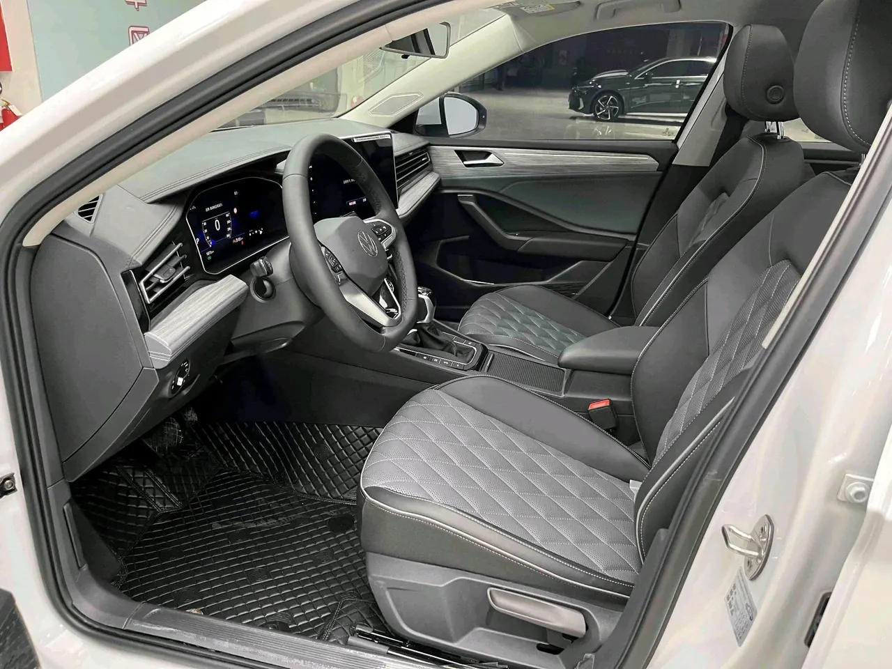 Volkswagen 2023 Sagitar 1.5TSI 300TSI Exceed Edition Automatic 3