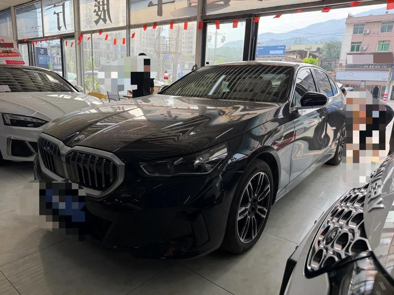 BMW 5 Series 2026 model 530Li 48V 2.0T Leading Edition M Sport Package Automatic - View 1