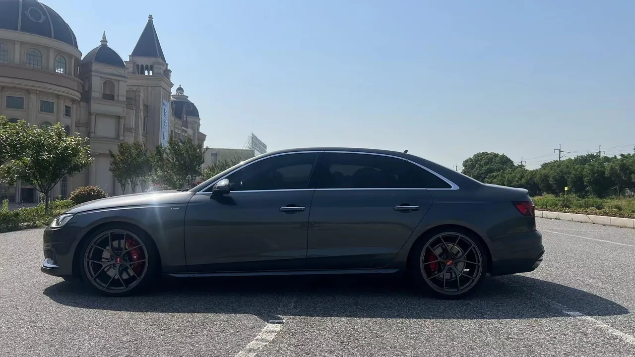 Audi 2020 A4L 2.0TFSI 40TFSI Fashion Dynamic Automatic 2