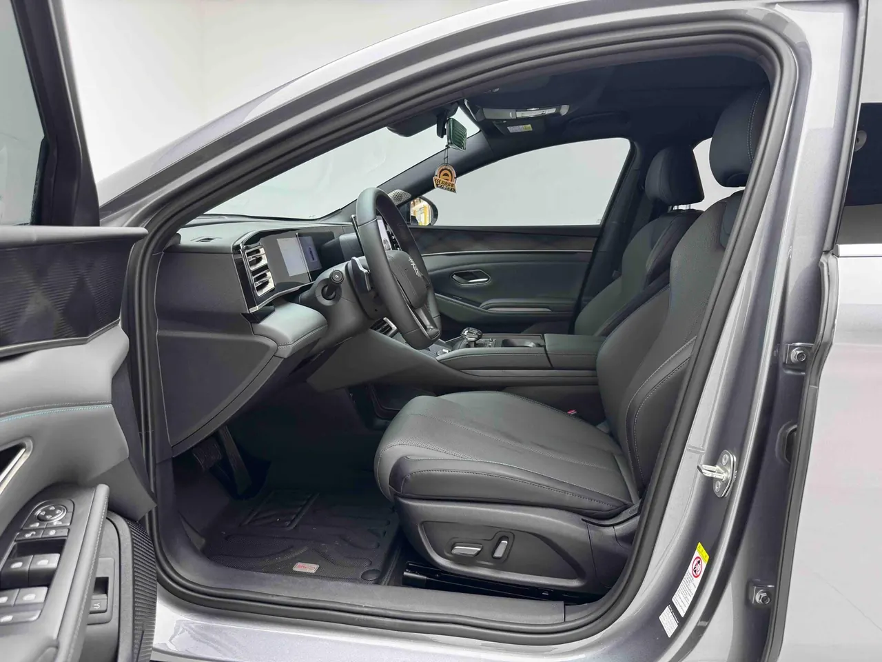 BYD 2025 Qin L DM-i 1.5 stepless smart driving version 120KM leading automatic gear 4