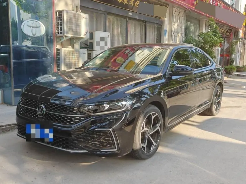 Открыть галерею: Volkswagen 2024 Passat 2.0TSI 330TSI Star Elite Edition Automatic Gear