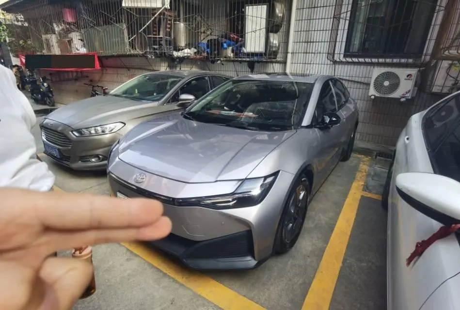 Открыть галерею: Toyota 2024 bZ 3 517km Elite PRO Automatic