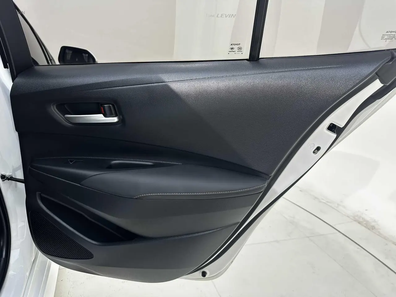 Toyota 2023 Lei Ling Shuangqing 1.8 Stepless Intelligent Electric Hybrid Sports Edition Automatic Gear 12