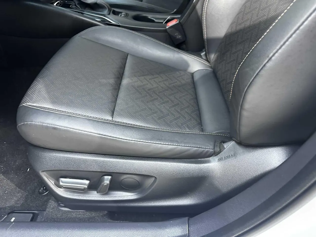 Toyota 2023 Lei Ling Shuangqing 1.8 Stepless Intelligent Electric Hybrid Sports Edition Automatic Gear 3
