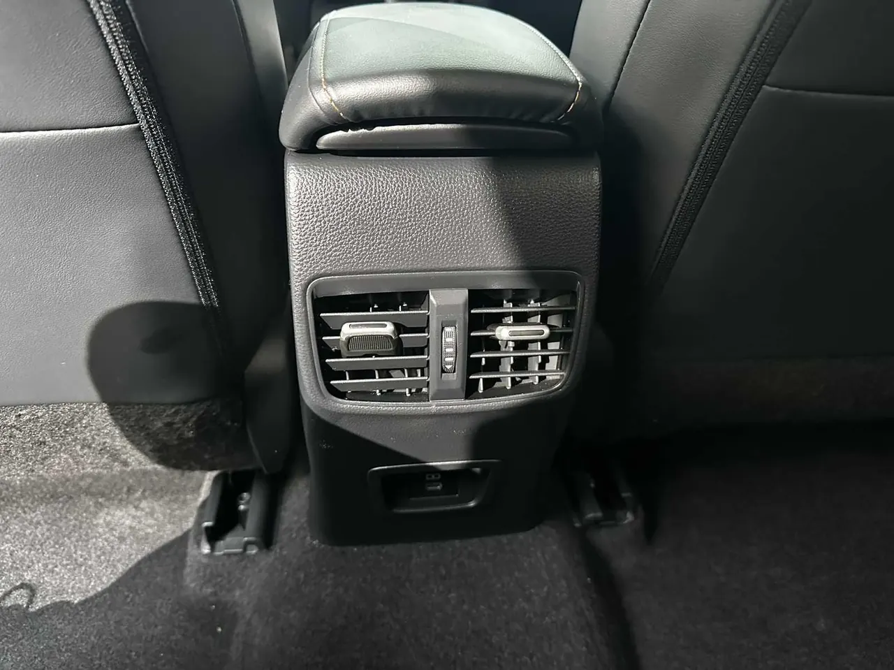 Toyota 2023 Lei Ling Shuangqing 1.8 Stepless Intelligent Electric Hybrid Sports Edition Automatic Gear 5
