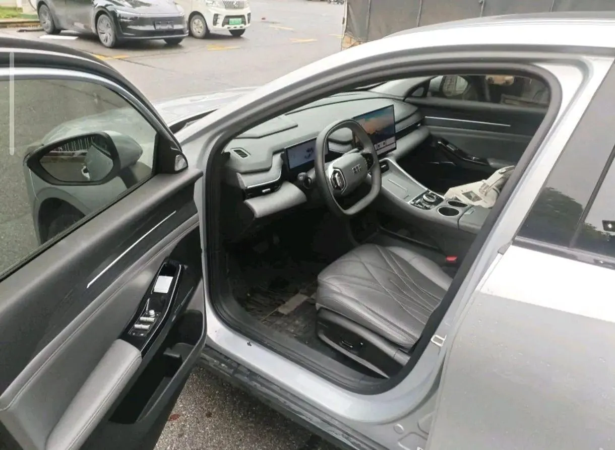 Geely Galaxy 2025 L6 EM-i 1.5 140km Starship Edition Automatic Gear 3
