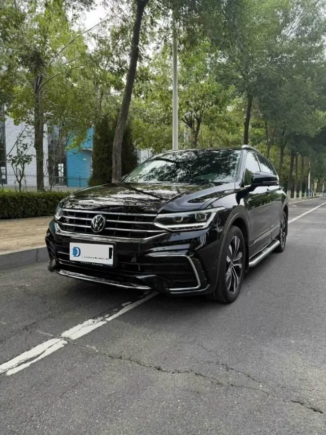 Открыть галерею: Volkswagen 2024 Tiguan L R-Line 2.0TSI 330TSI Two‑wheel‑drive R‑Line Dragon Glory Edition Automatic