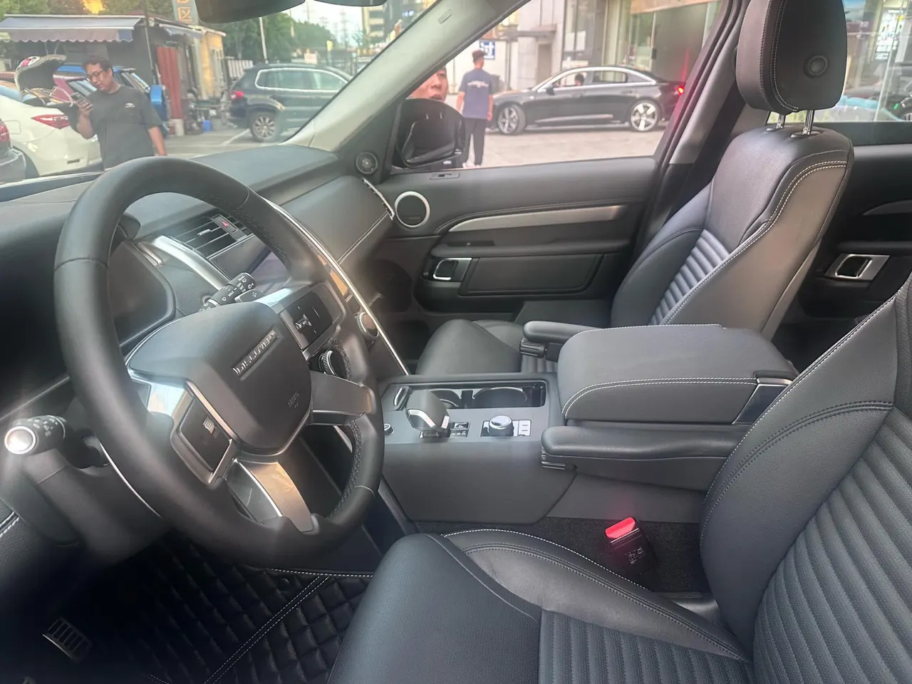 Land Rover found (imported) 2024 found 5 48V 3.0T 360PS S automatic gear 3