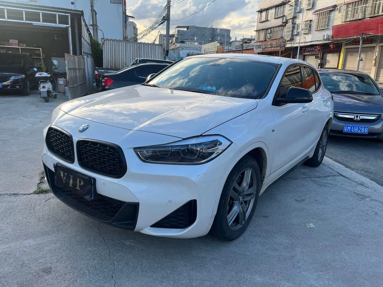 Open image lightbox: BMW 2023 X2 sDrive25i 2.0T M sports obsidian night version automatic gear