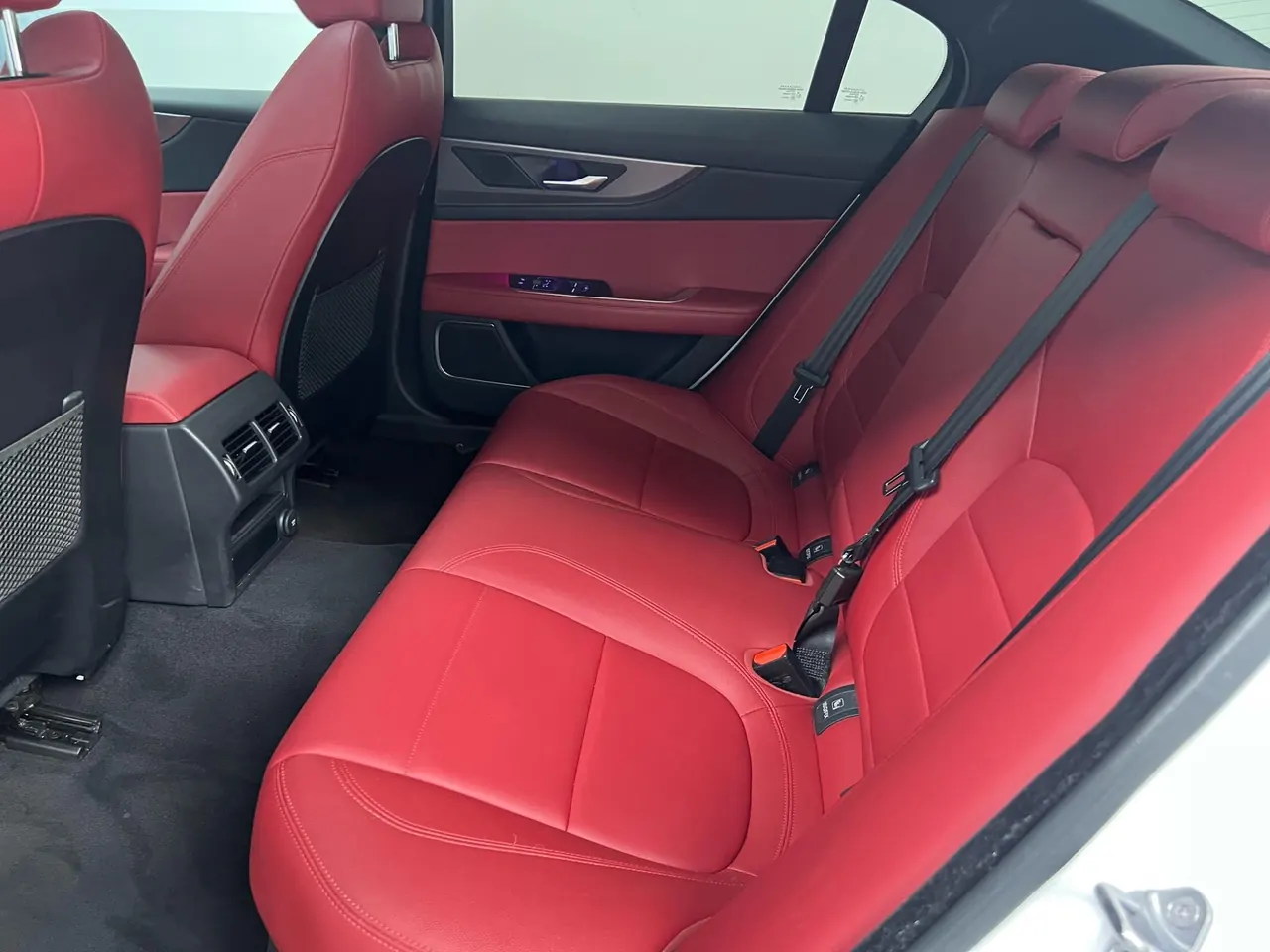 Jaguar 2021 XEL 2.0T 200PS R-DYNAMIC Youth Sports Edition Automatic Gear 7