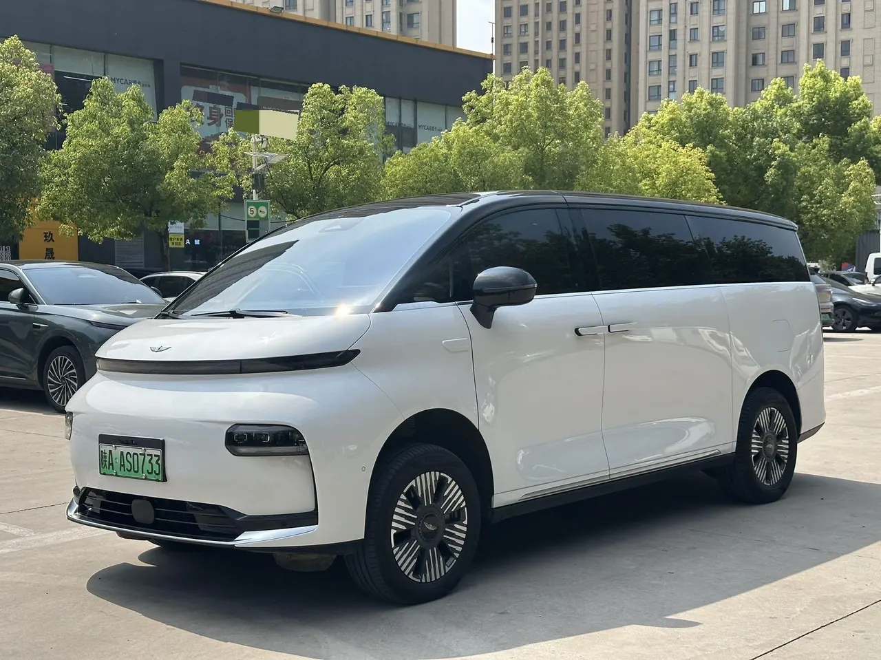 Открыть галерею: LEVC 2024 L 380 140 8-seat 4-wheel Max automatic gear