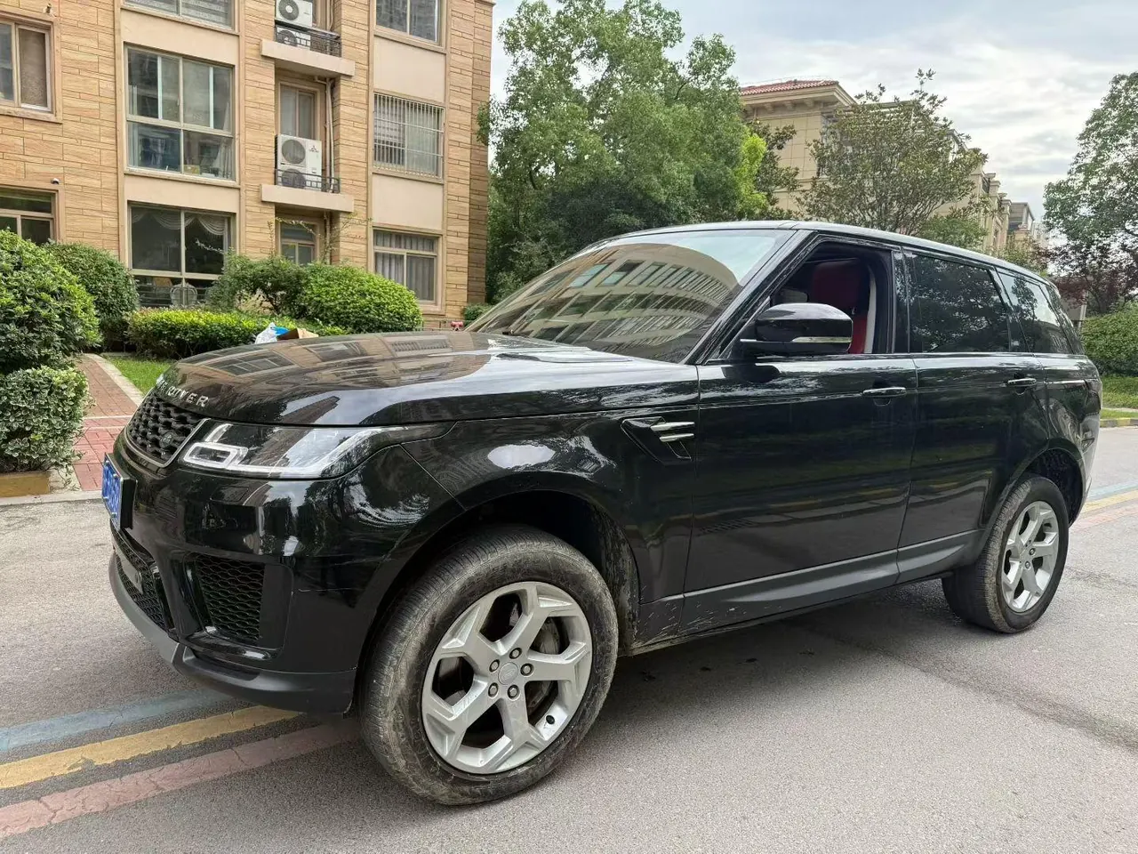 Открыть галерею: Land Rover Range Rover Sport (Imported) 2021 Range Rover Sport 48V 3.0T L6 SE Automatic Gear