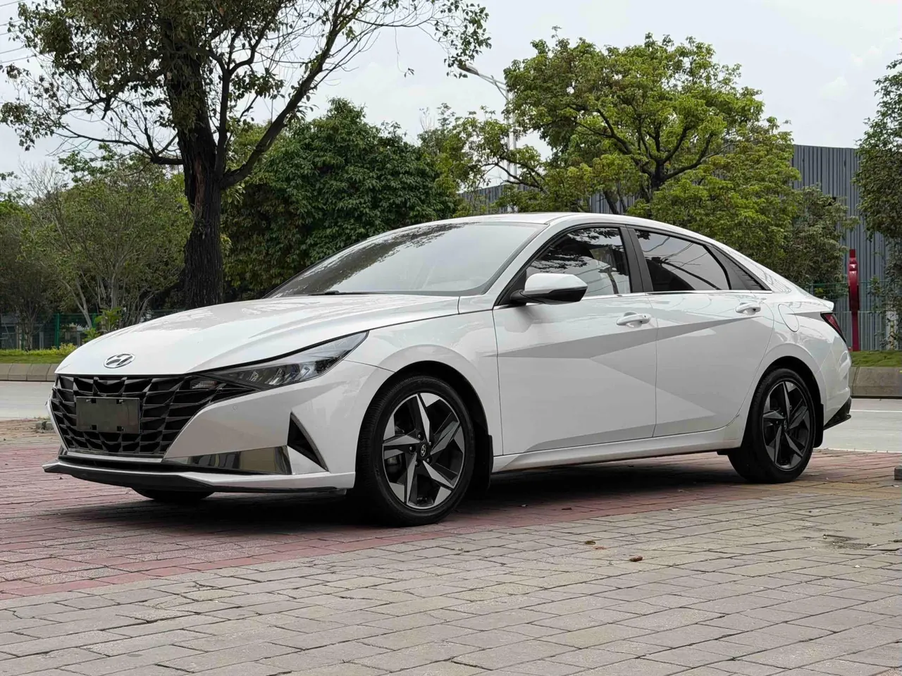 Hyundai 2021 Elantra -3-compartment 1.5 stepless LUX premium automatic gear - View 1