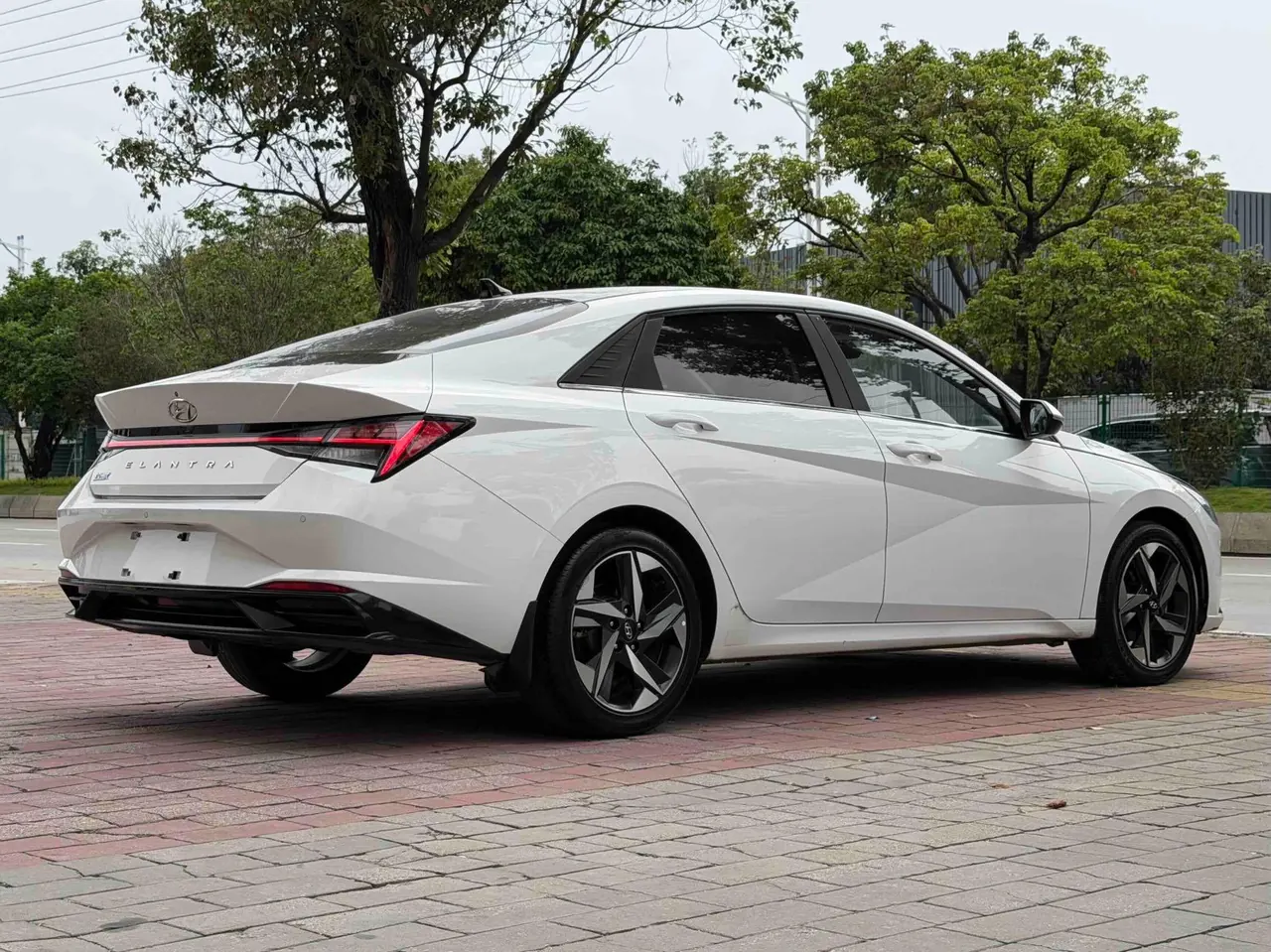 Hyundai 2021 Elantra -3-compartment 1.5 stepless LUX premium automatic gear 4