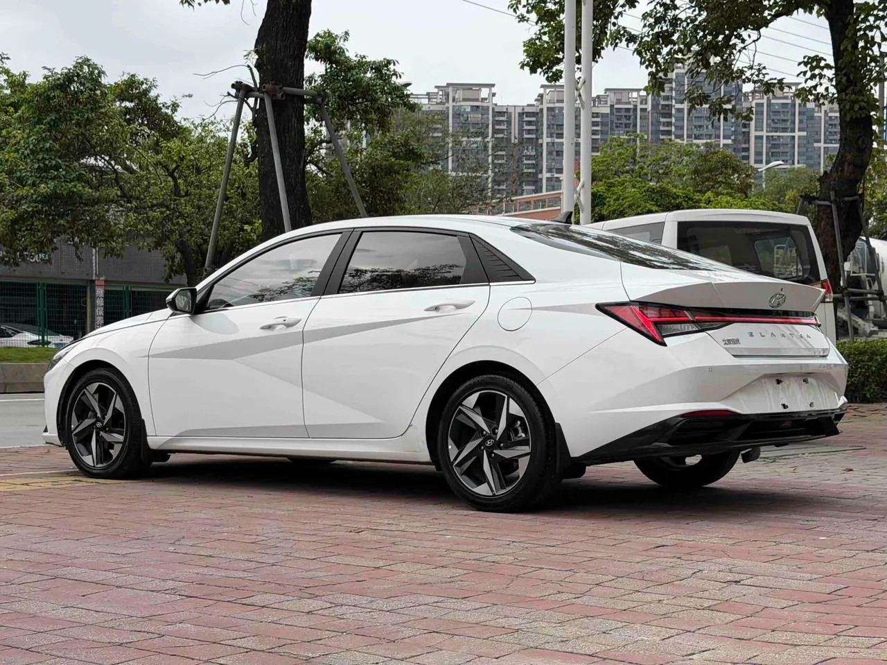 Hyundai 2021 Elantra -3-compartment 1.5 stepless LUX premium automatic gear 6