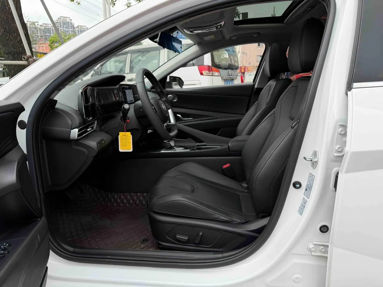Hyundai 2021 Elantra -3-compartment 1.5 stepless LUX premium automatic gear 7
