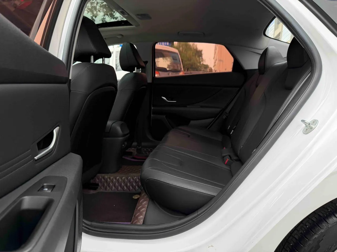 Hyundai 2021 Elantra -3-compartment 1.5 stepless LUX premium automatic gear 8
