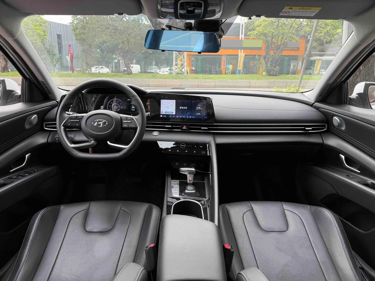Hyundai 2021 Elantra -3-compartment 1.5 stepless LUX premium automatic gear 9