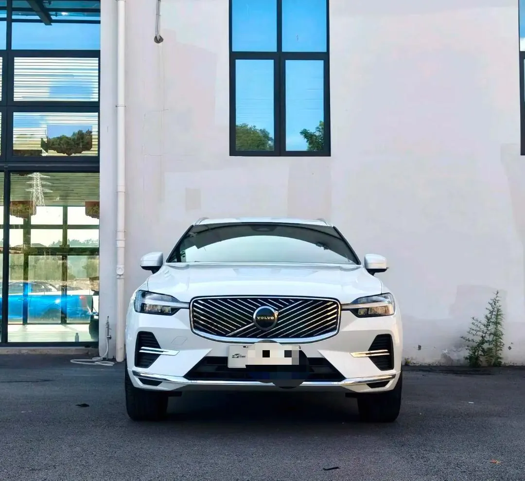 Volvo 2026 XC60 48V 2.0T B5 All-Wheel Drive Intelligent Luxury Edition Automatic Transmission 2
