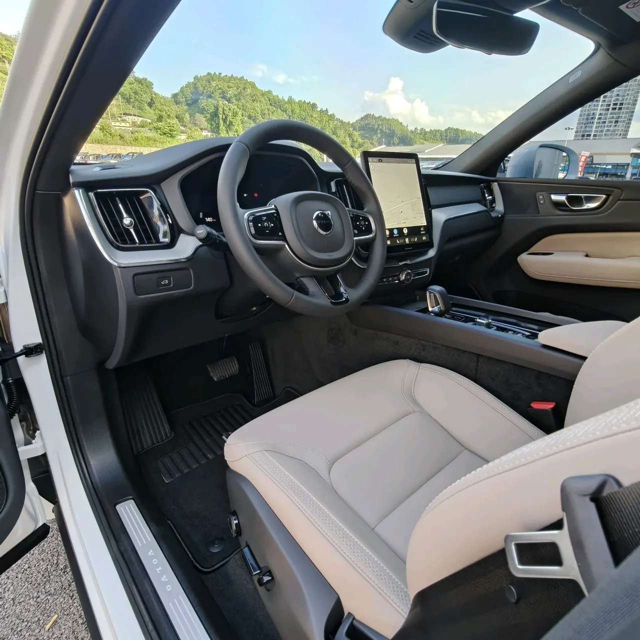 Volvo 2026 XC60 48V 2.0T B5 All-Wheel Drive Intelligent Luxury Edition Automatic Transmission 5