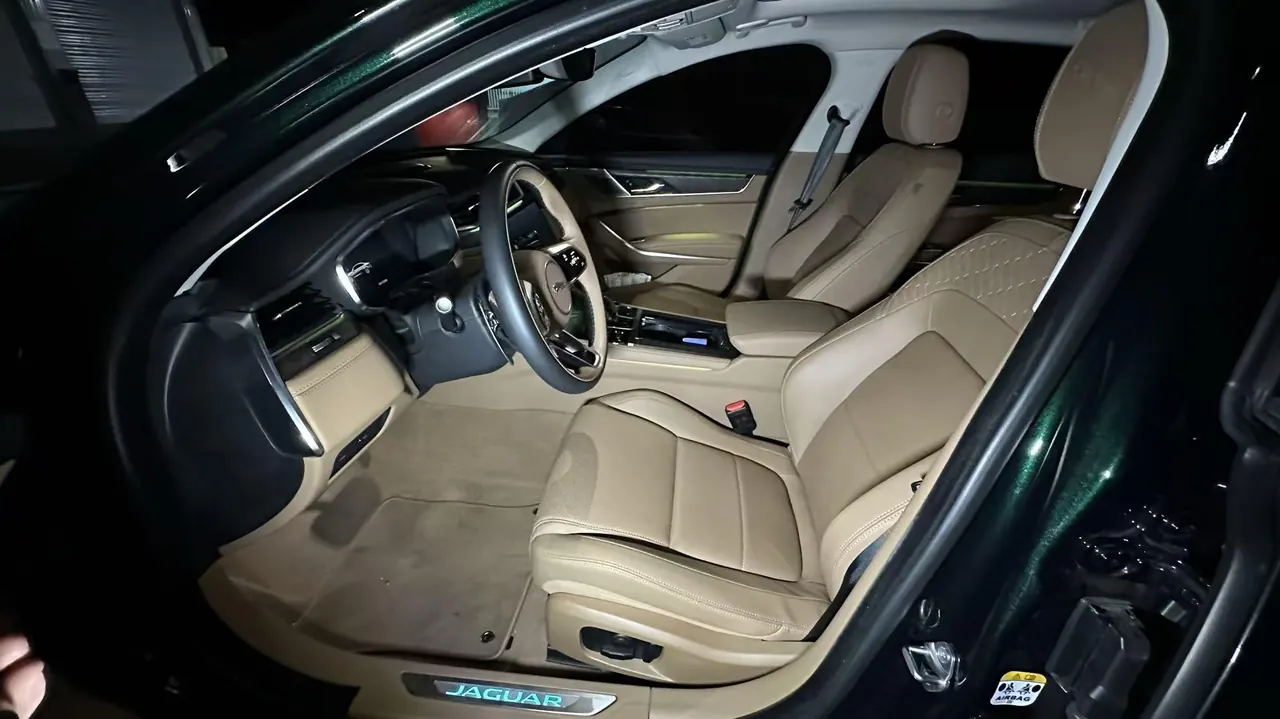 Jaguar 2025 XFL 2.0T P 12500.00g Drive Enjoy Deluxe Edition Automatic Gear 2