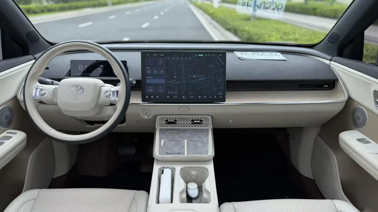 Toyota 2025 Platinum Intelligence 3X 520 Pro Advanced Intelligence Driving Edition Automatic Gear 12