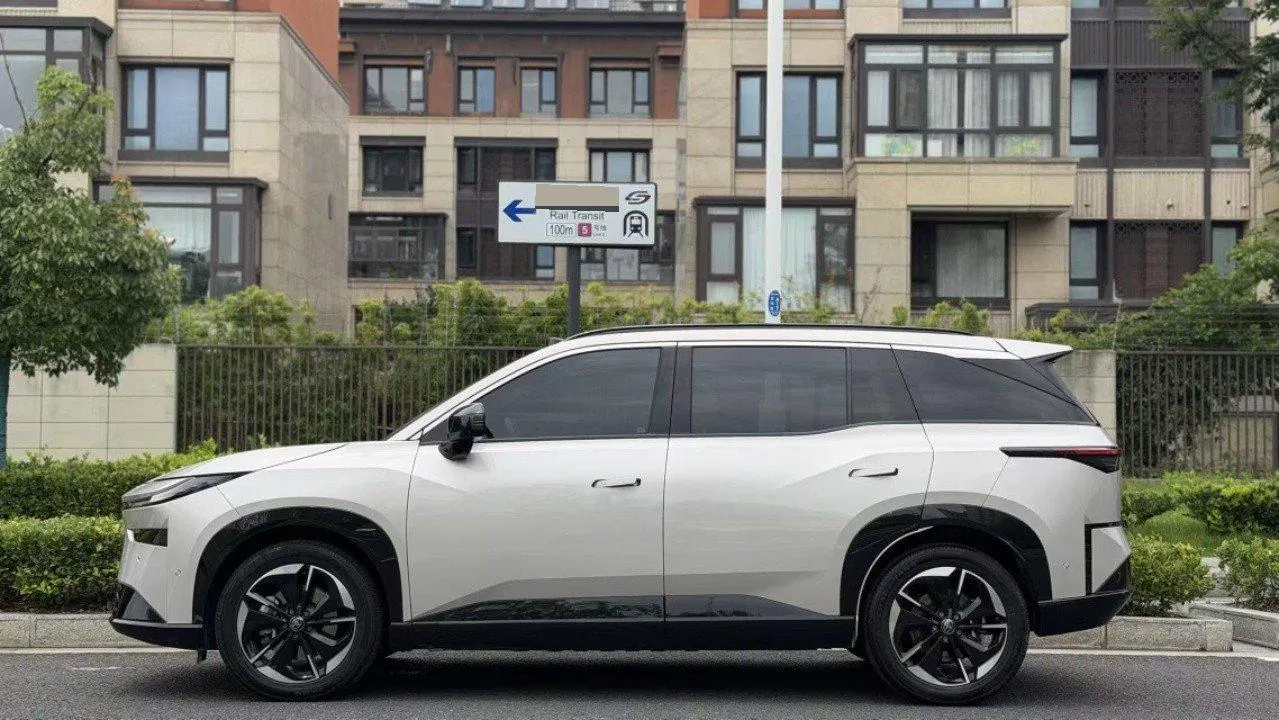 Toyota 2025 Platinum Intelligence 3X 520 Pro Advanced Intelligence Driving Edition Automatic Gear 2