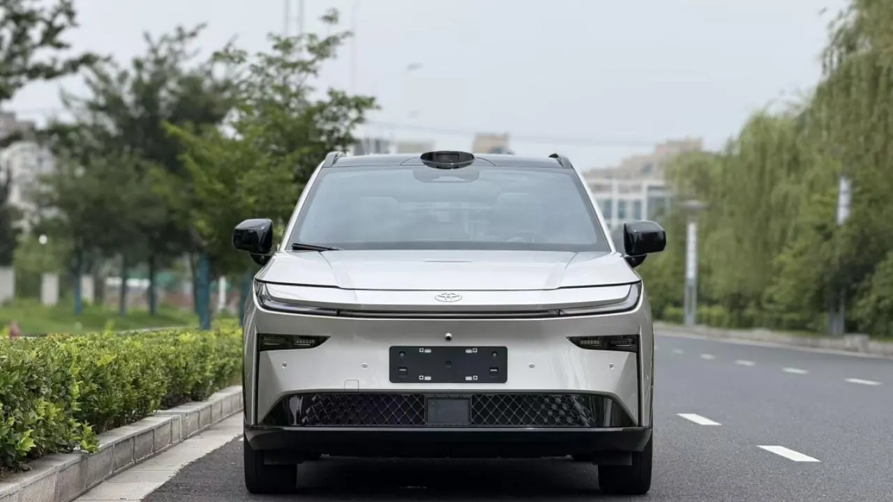 Toyota 2025 Platinum Intelligence 3X 520 Pro Advanced Intelligence Driving Edition Automatic Gear 3