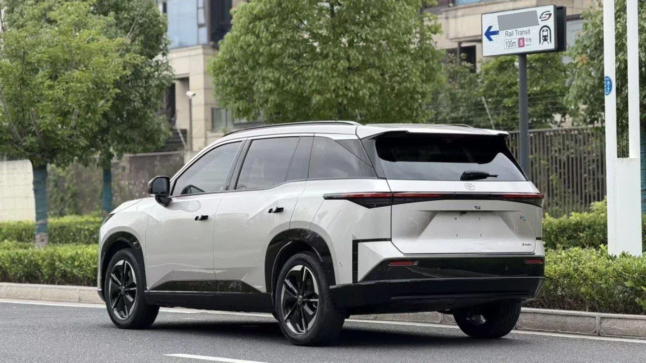 Toyota 2025 Platinum Intelligence 3X 520 Pro Advanced Intelligence Driving Edition Automatic Gear 4