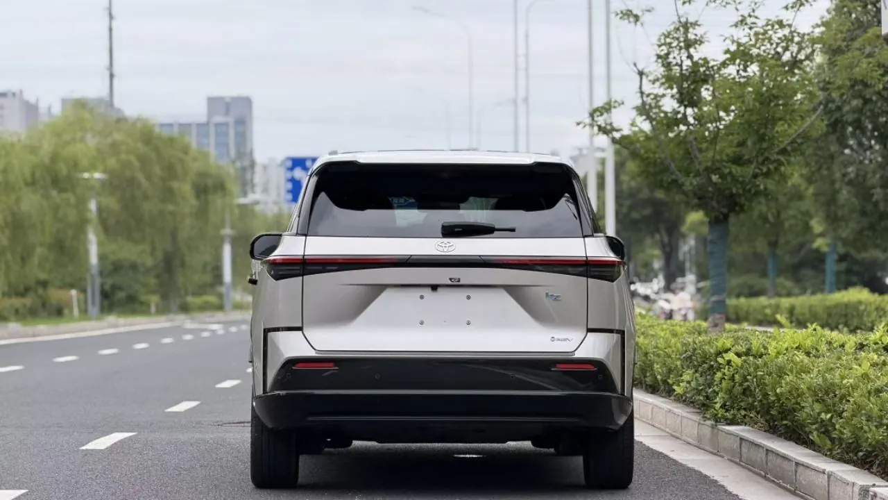 Toyota 2025 Platinum Intelligence 3X 520 Pro Advanced Intelligence Driving Edition Automatic Gear 5