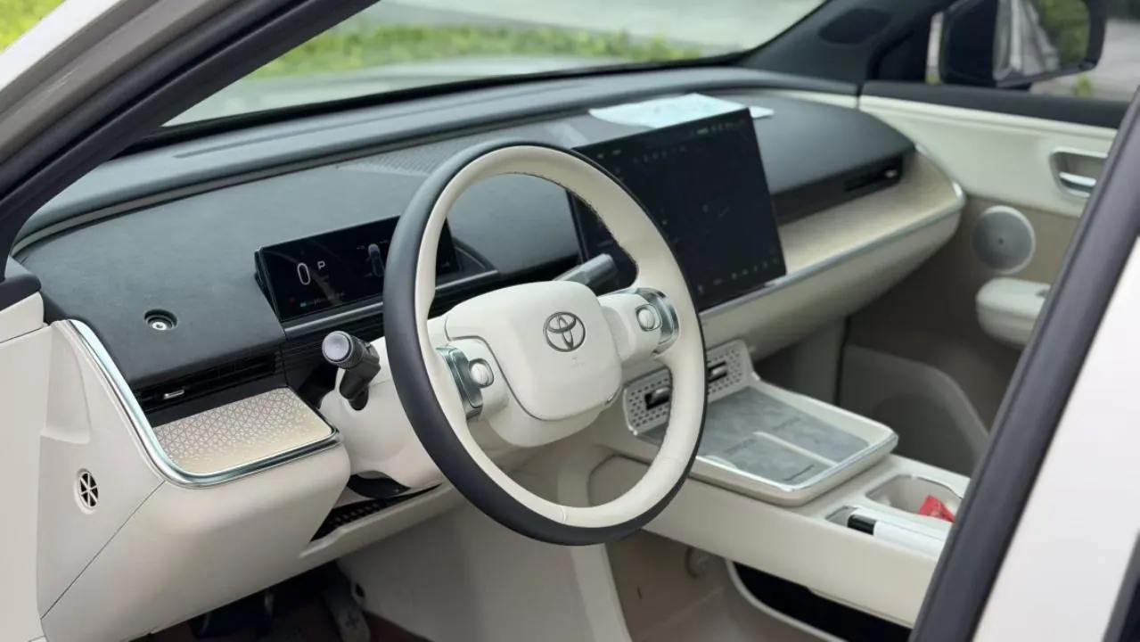 Toyota 2025 Platinum Intelligence 3X 520 Pro Advanced Intelligence Driving Edition Automatic Gear 6