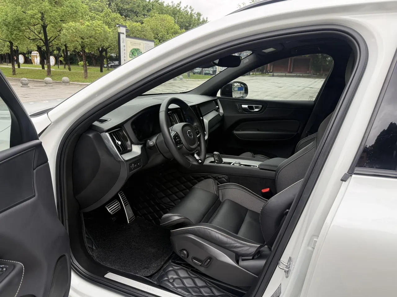 Volvo XC60 New Energy 2022 XC60 PHEV 2.0T T8 Long Endurance Four-wheel Drive Zhiyuan Sports Edition Automatic Gear 4