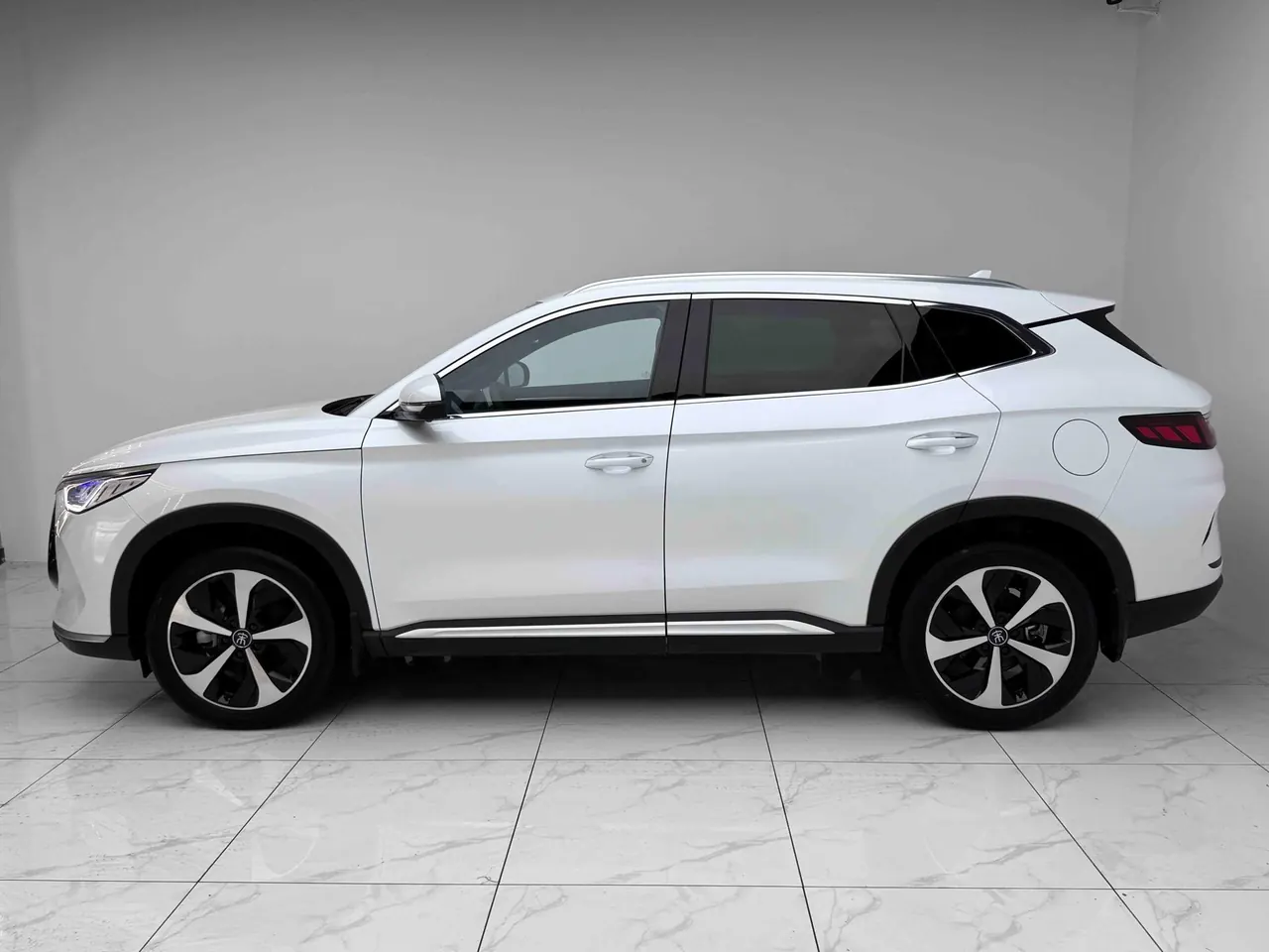 BYD Song PLUS New Energy 2021 Song PLUS DM-i 1.5 Stepless 51KM Honorable Automatic Gear 8