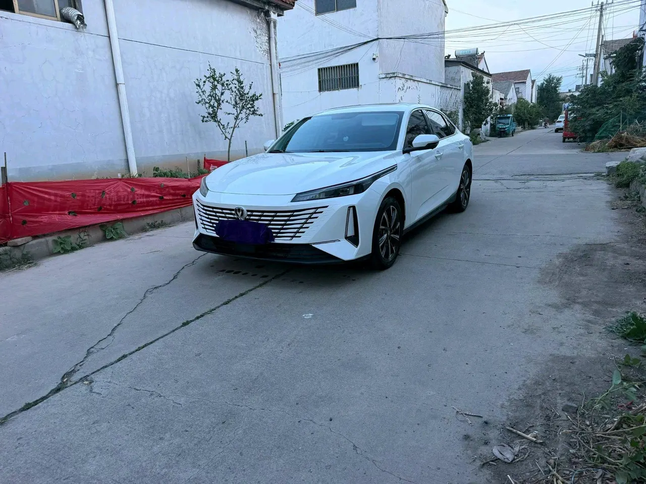 Open image lightbox: ChangAn 2025 Yidong 1.5T Blue Whale 500Bar Honorable Automatic Gear