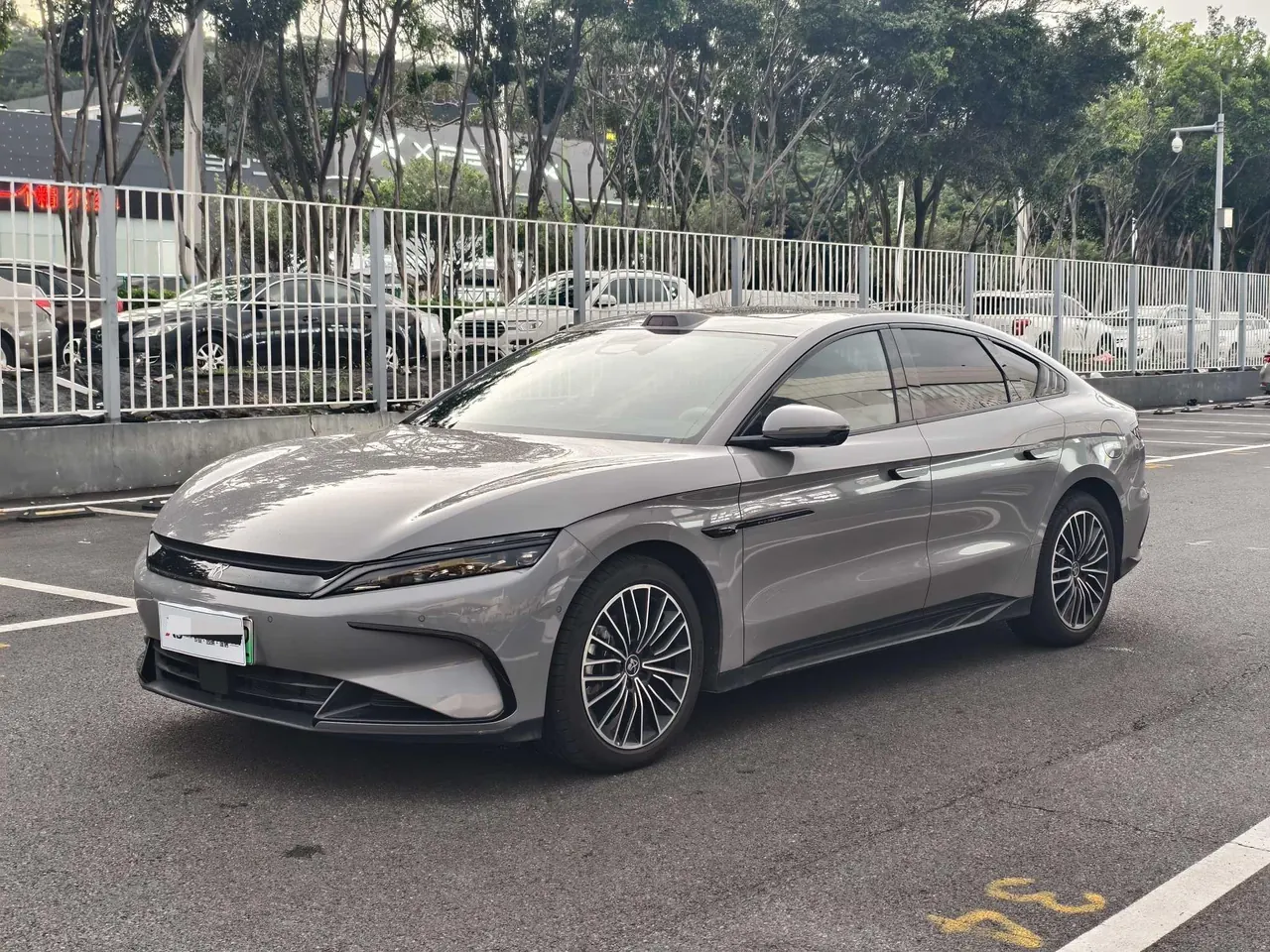 Open image lightbox: BYD 2025 Han DM-i 1.5T stepless 125KM laser Radar intelligent driving automatic gear