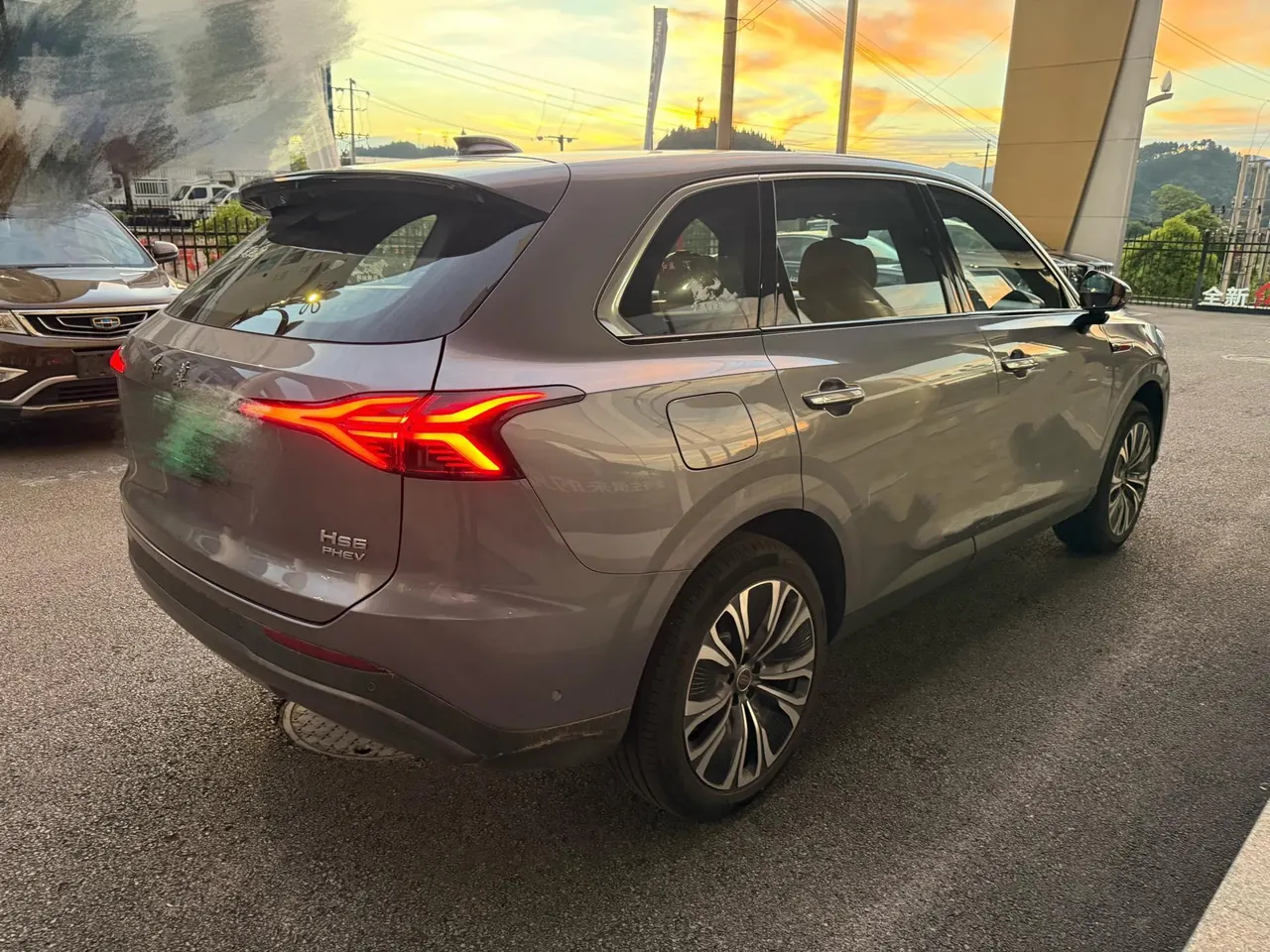 HongQi 2026 HS6 PHEV 1.5T 220 Four-wheel Drive Smart Hybrid Automatic Gear 5