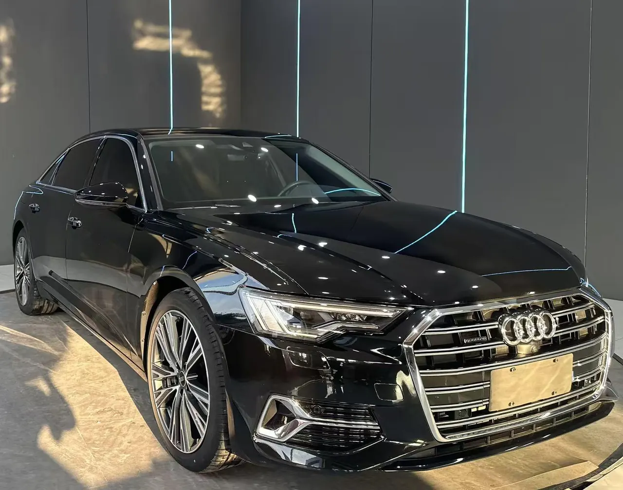 Audi 2023 A6L 2.0TFSI 45TFSI Quattro Selected Elegant Automatic Gear 2
