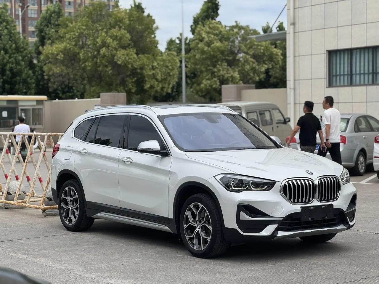 BMW 2022 X1 sDrive20Li 1.5T exclusive automatic gear 3