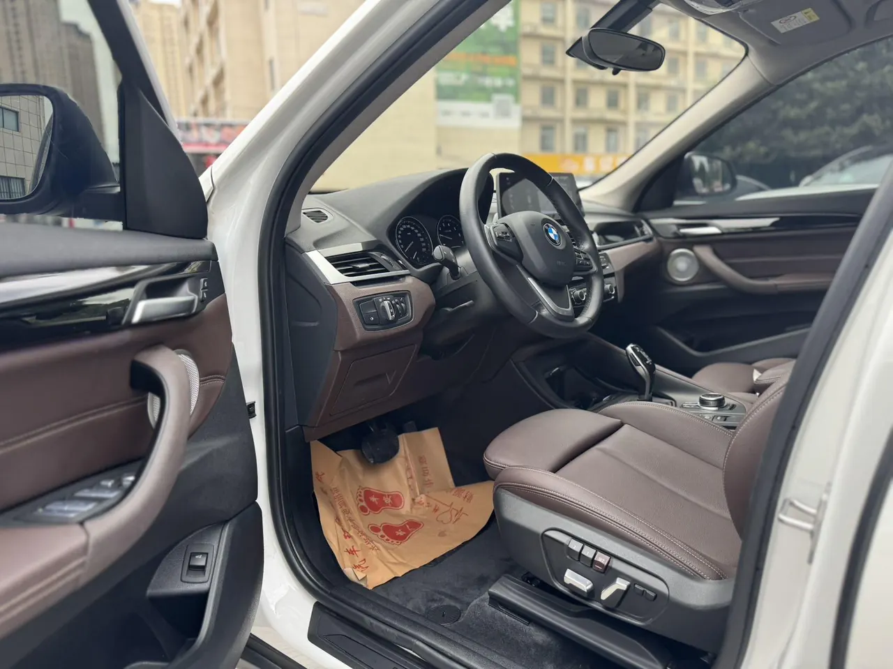 BMW 2022 X1 sDrive20Li 1.5T exclusive automatic gear 4