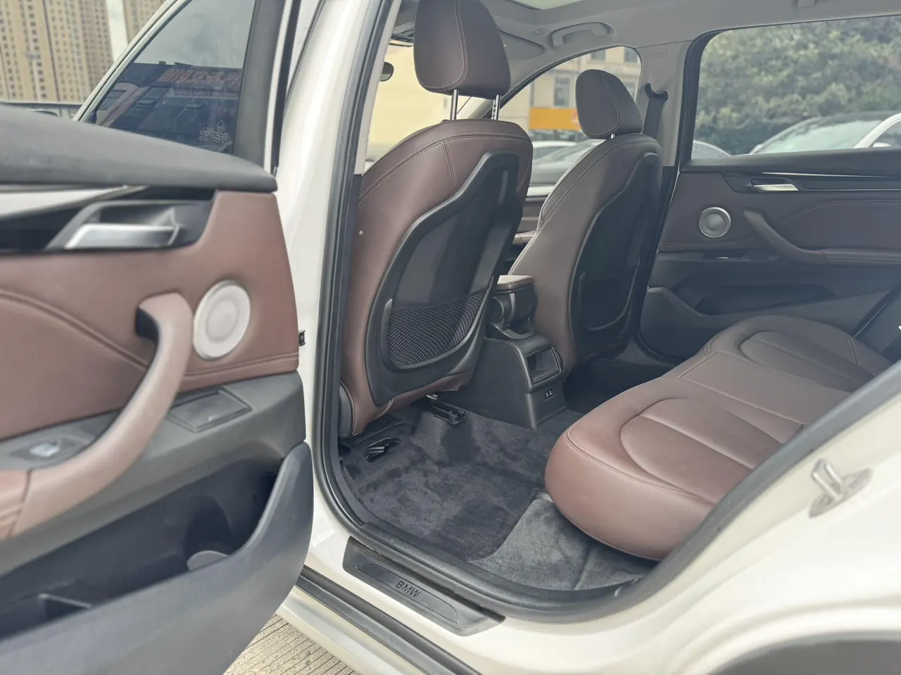 BMW 2022 X1 sDrive20Li 1.5T exclusive automatic gear 5