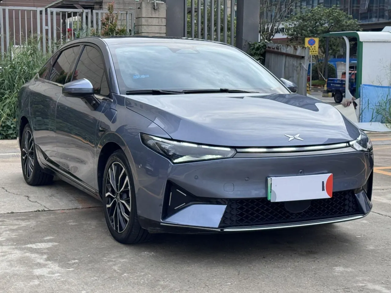 Xpeng 2022 P 5 460E automatic gear 2