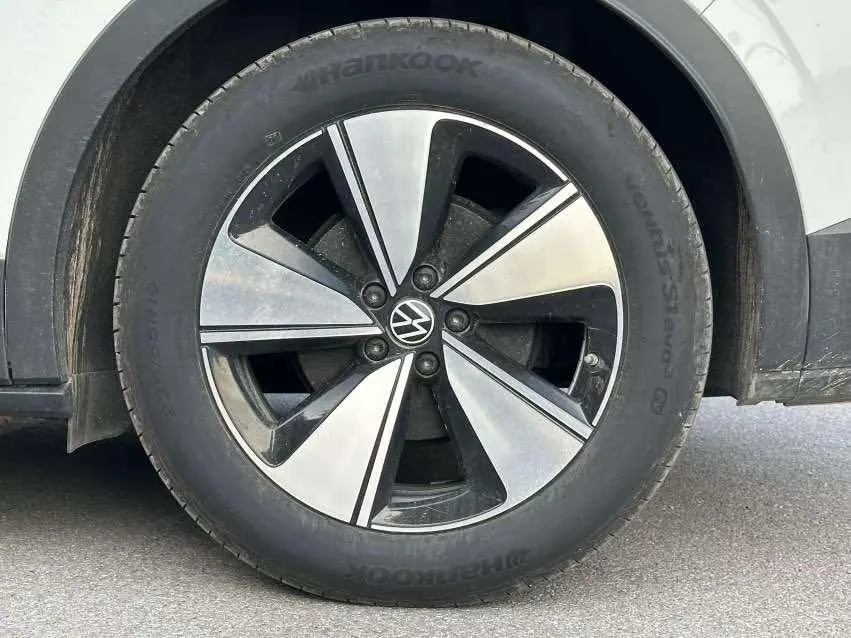 Volkswagen 2025 ID. 4 x Smart Model, Premium Version, Automatic Transmission 3