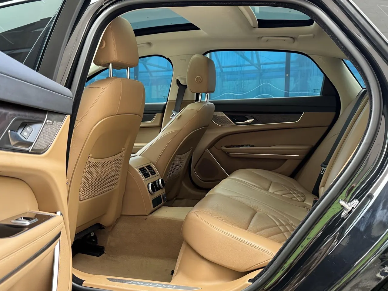 Jaguar 2023 XFL 2.0T P 12500.00g Drive Enjoy Deluxe Edition Automatic Gear 5