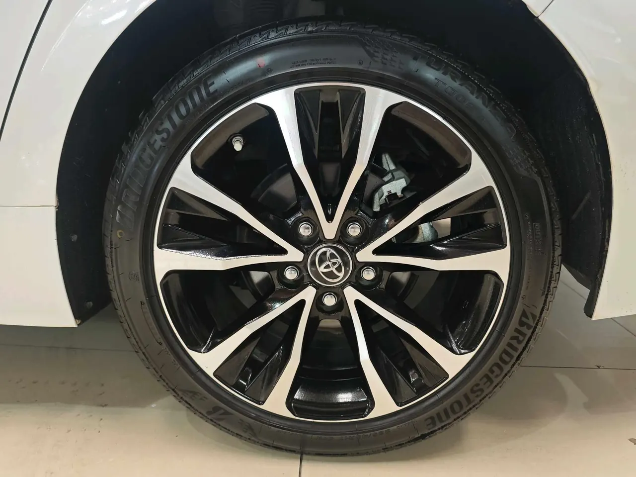 Toyota 2021 Lei Ling 1.2T Stepless 185T Sports Edition Automatic Gear 19