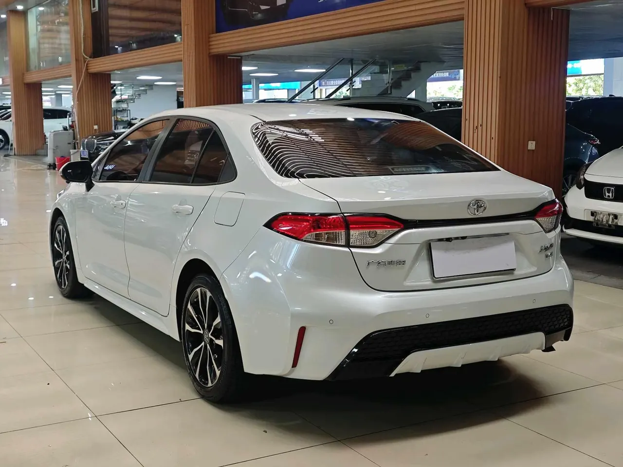 Toyota 2021 Lei Ling 1.2T Stepless 185T Sports Edition Automatic Gear 4