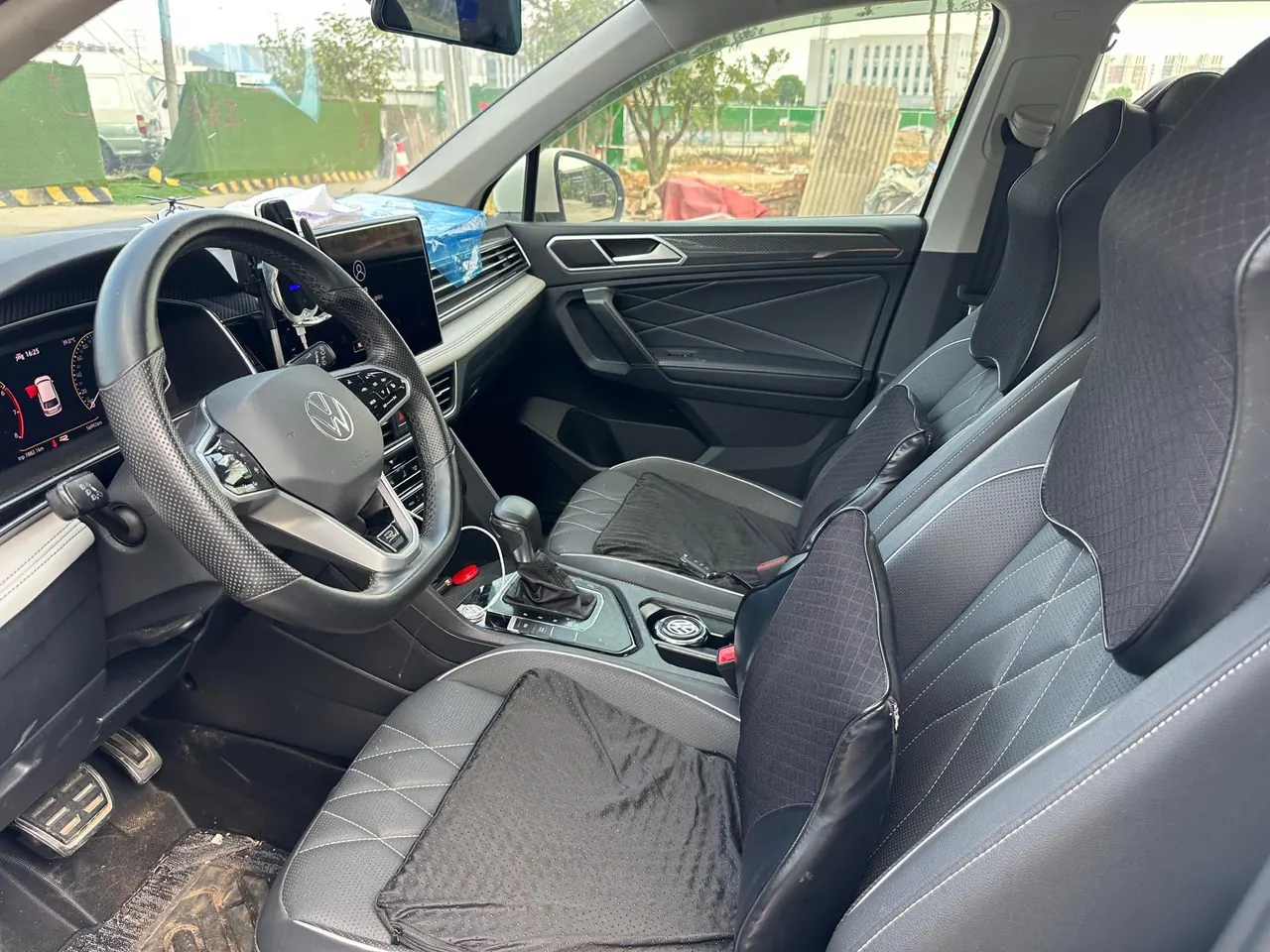 Volkswagen 2022 Tiguan L R-Line 2.0TSI 330TSI Two-Drive R-Line Overdrive Automatic Gear 2