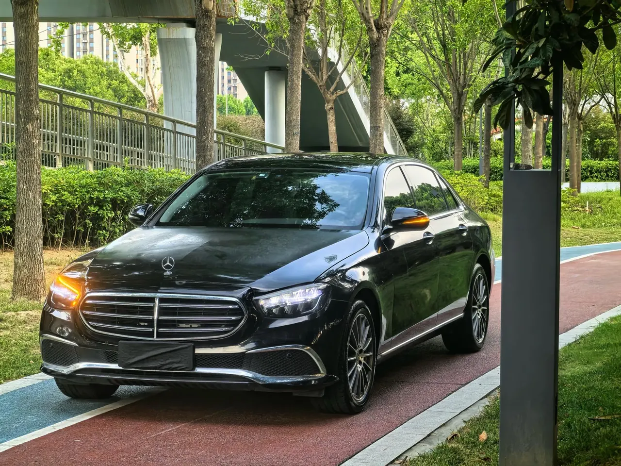 Mercedes Benz E Class 2022 E 260 L 2.0T Automatic - View 1